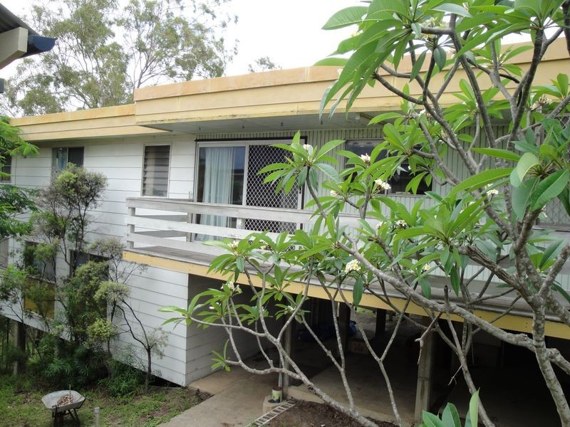 11 Hill Crescent, West Gladstone QLD 4680