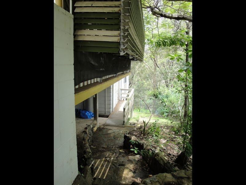 11 Hill Crescent, West Gladstone QLD 4680