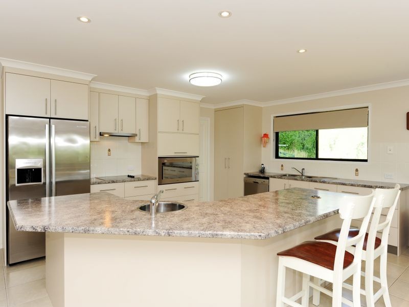 52 Lincoln James Drive, Burua QLD 4680