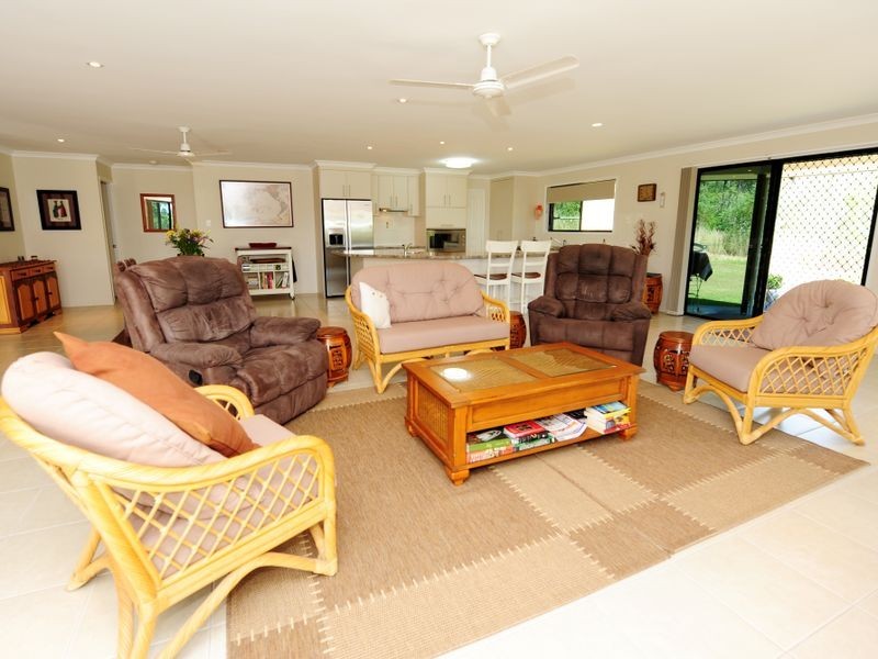 52 Lincoln James Drive, Burua QLD 4680