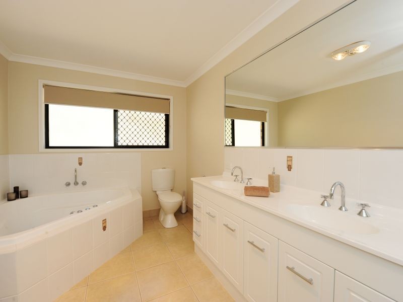 52 Lincoln James Drive, Burua QLD 4680