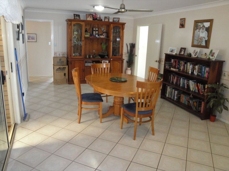 12 Lakeside Place, Clinton QLD 4680