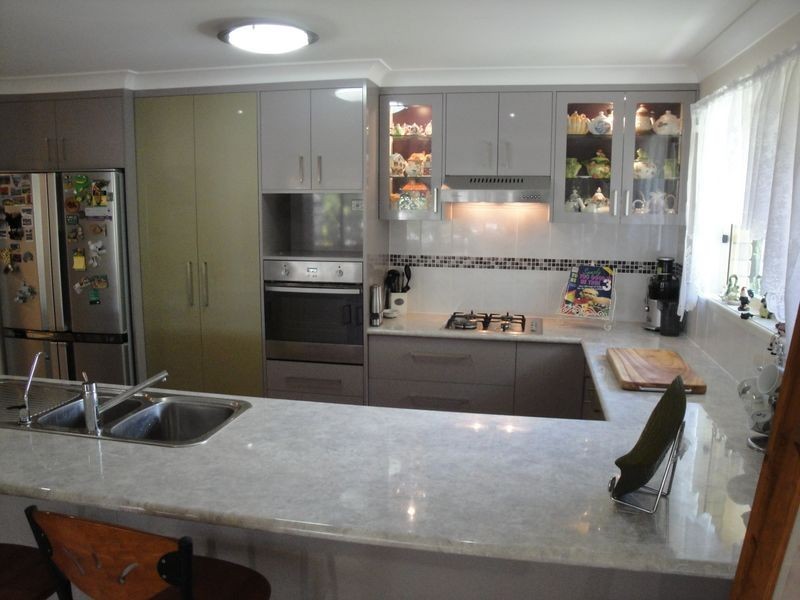 12 Lakeside Place, Clinton QLD 4680