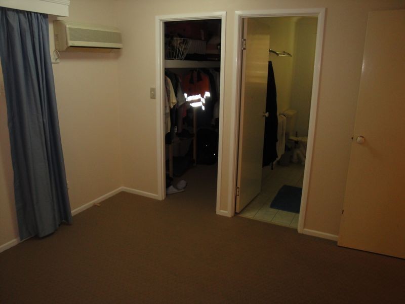 12 Lakeside Place, Clinton QLD 4680