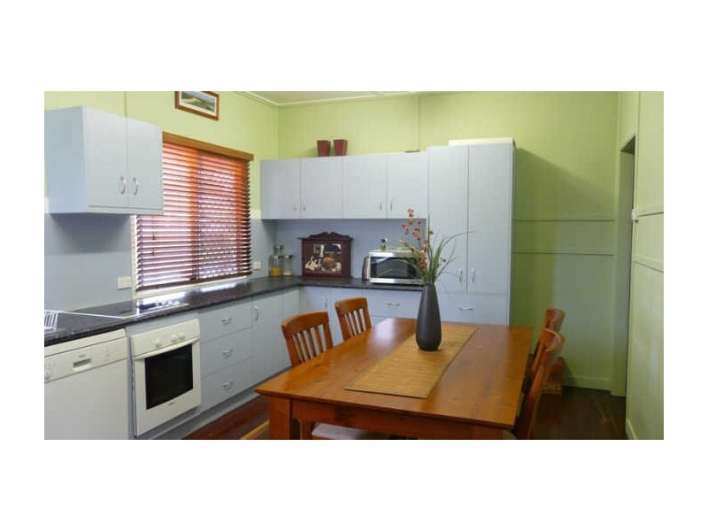 6 Agnes Street, South Gladstone QLD 4680