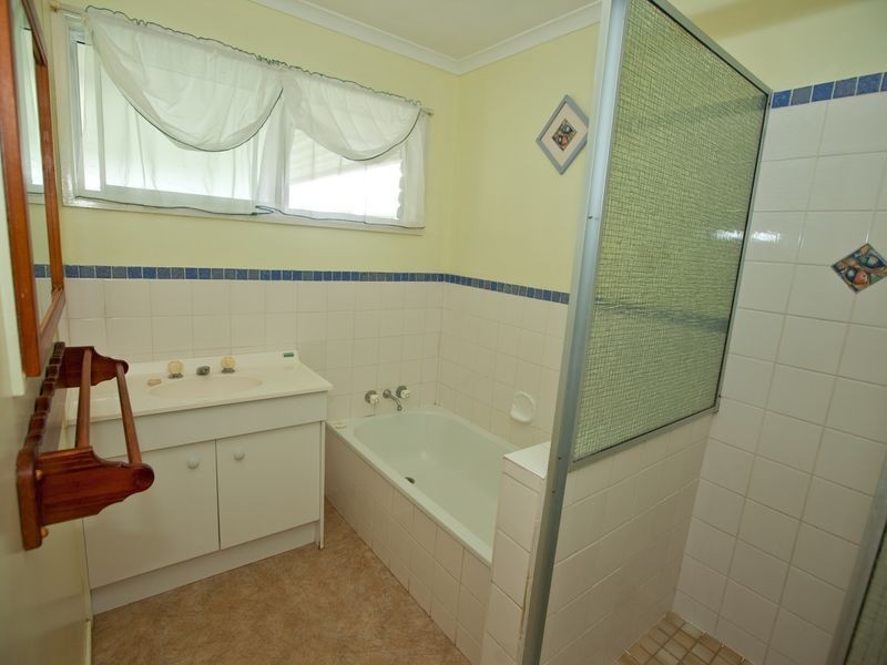 16 Luton Street, Telina QLD 4680