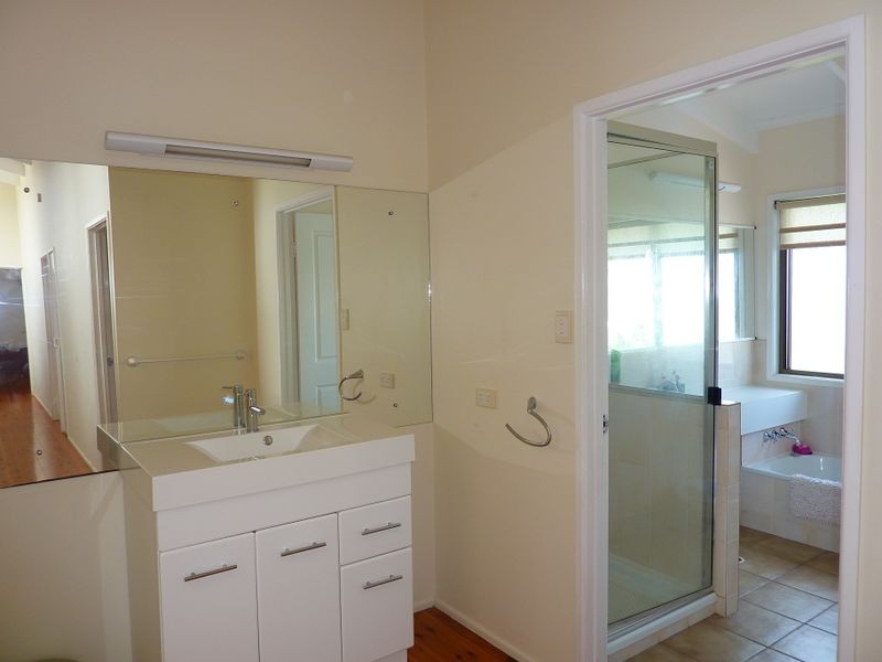 6 McIver Road, Clinton QLD 4680