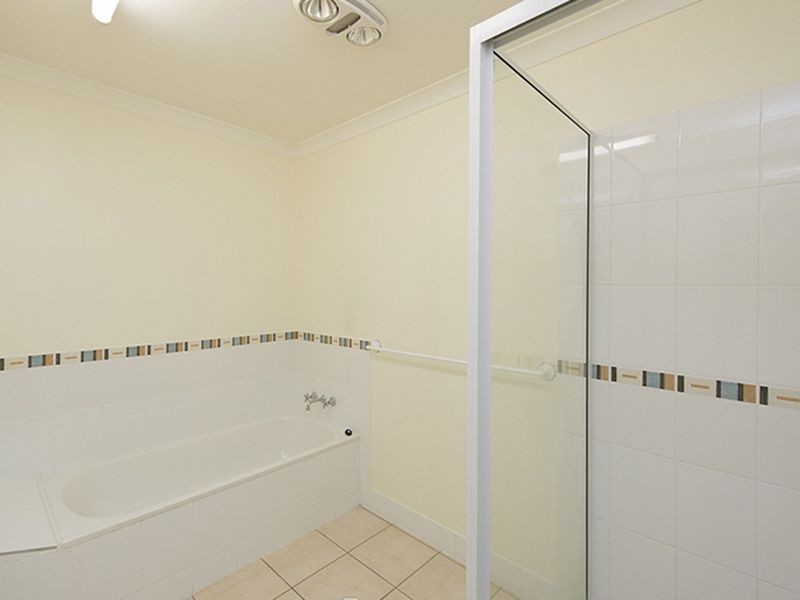 21 Linhow Crescent, Clinton QLD 4680