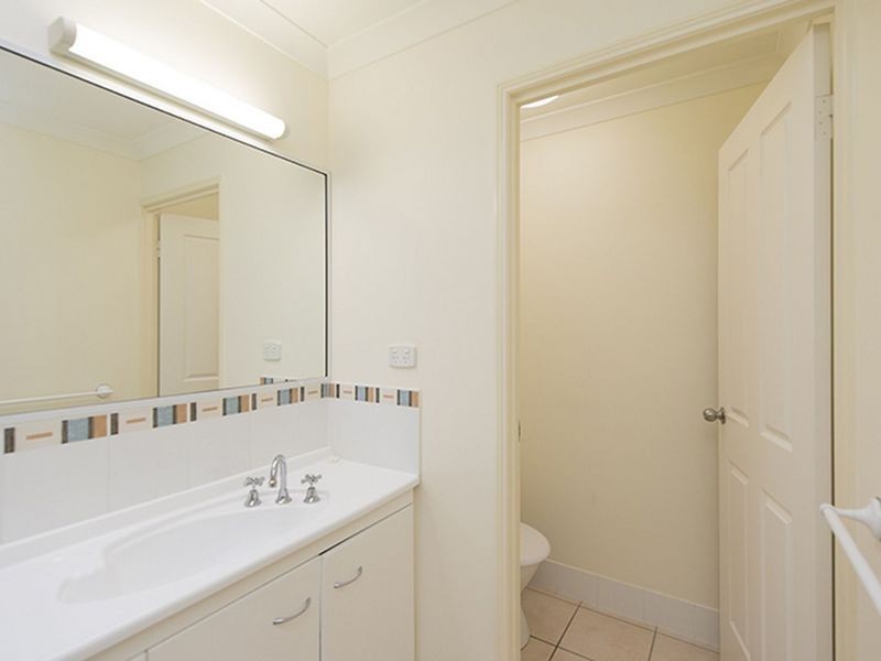 21 Linhow Crescent, Clinton QLD 4680