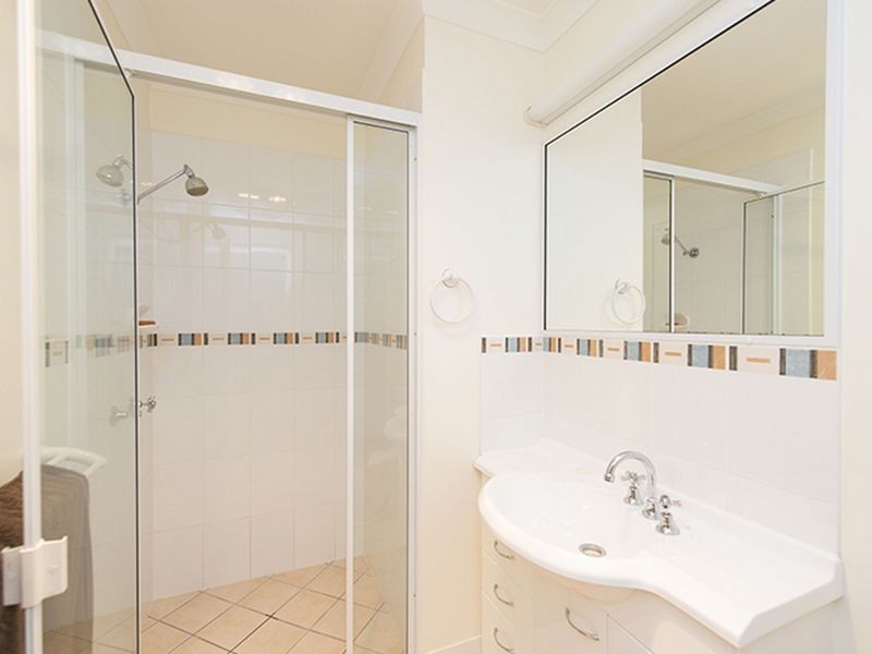 21 Linhow Crescent, Clinton QLD 4680