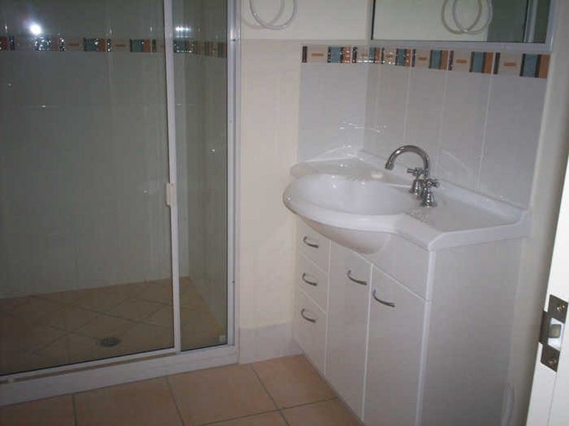 21 Linhow Crescent, Clinton QLD 4680