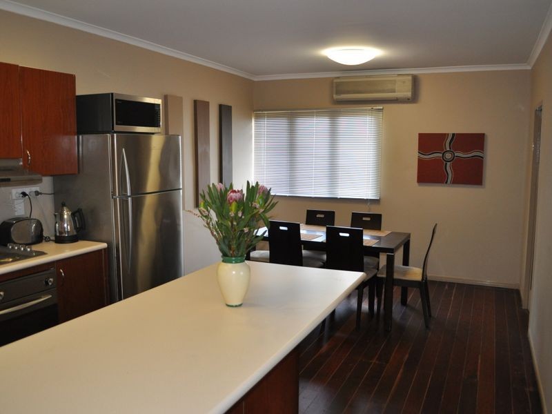 8 Pier Street, South Gladstone QLD 4680