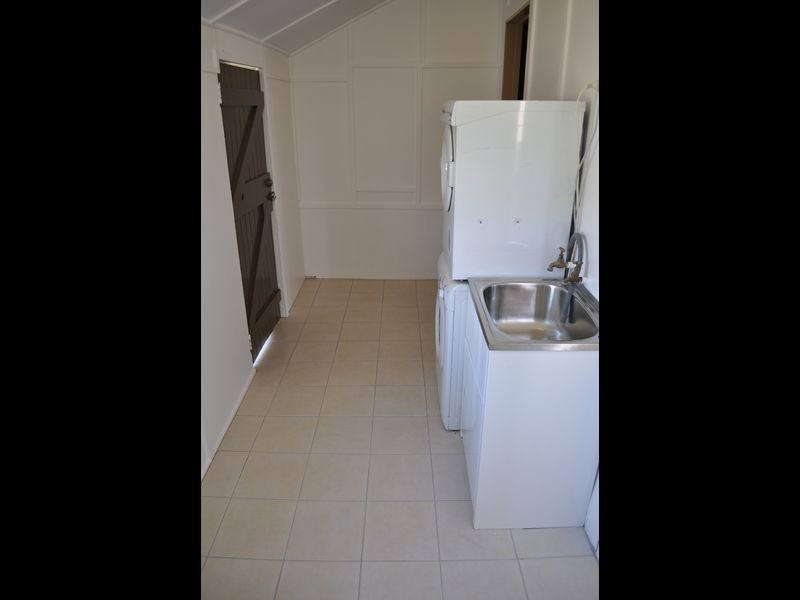 8 Pier Street, South Gladstone QLD 4680