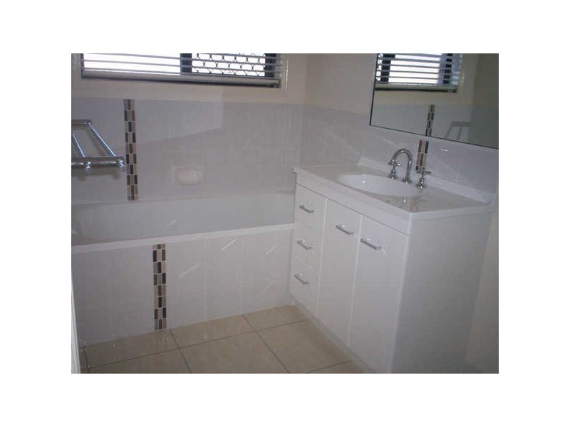 8 Leslie Street, Clinton QLD 4680