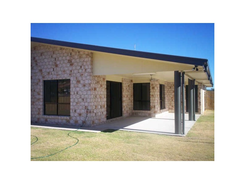 8 Leslie Street, Clinton QLD 4680