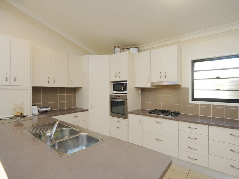 1 Eastwood Street, West Gladstone QLD 4680