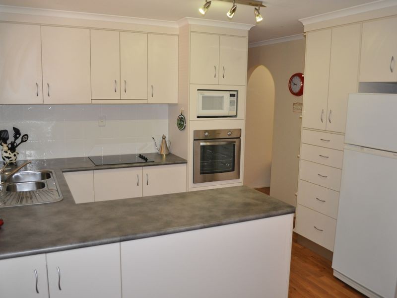 11 Wodonga Street, Clinton QLD 4680