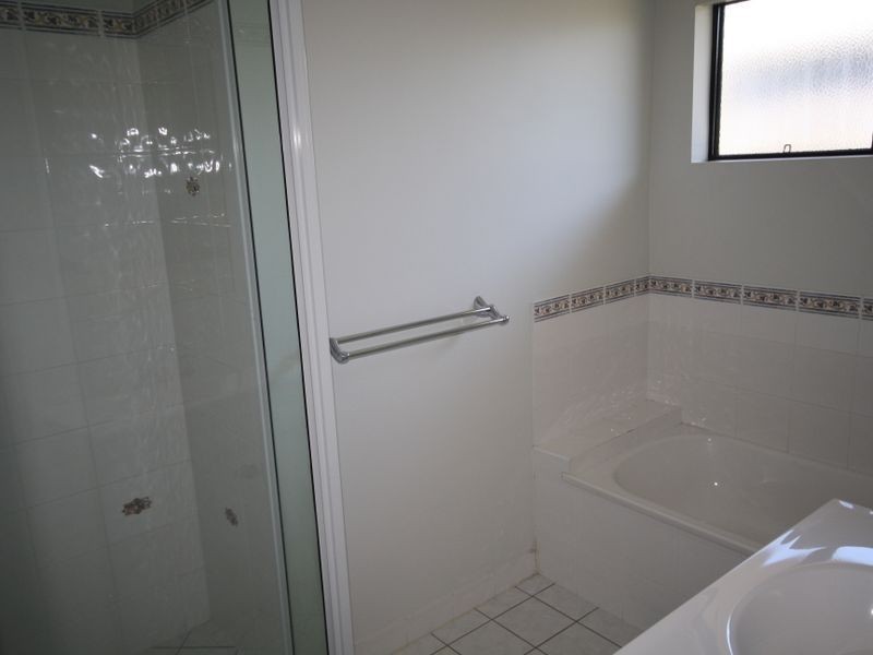 4 Saxonvale Court, New Auckland QLD 4680