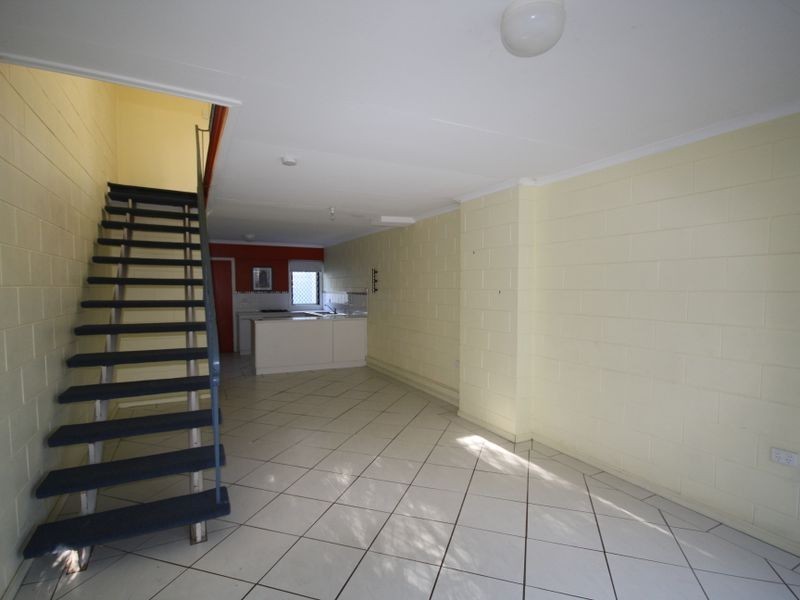 8/21 Charles Street, West Gladstone QLD 4680