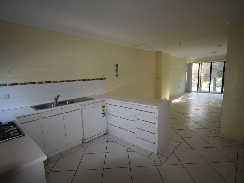 8/21 Charles Street, West Gladstone QLD 4680