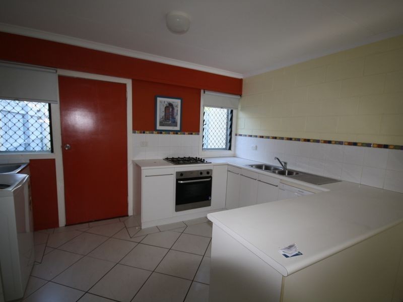 8/21 Charles Street, West Gladstone QLD 4680