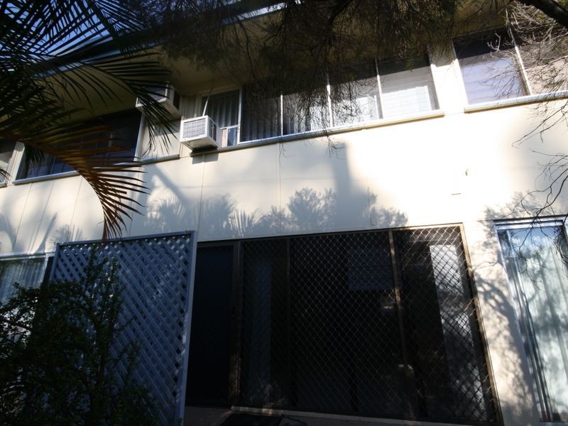 8/21 Charles Street, West Gladstone QLD 4680