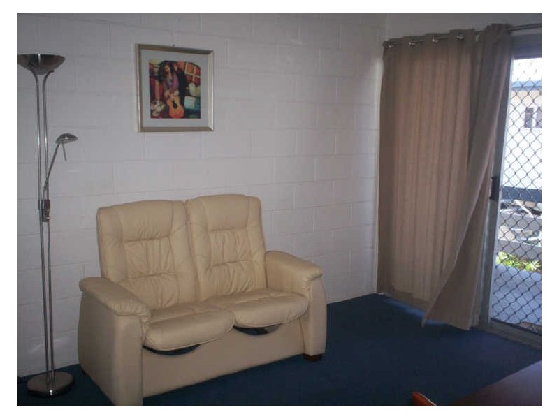 4/1 Side Street, Gladstone QLD 4680