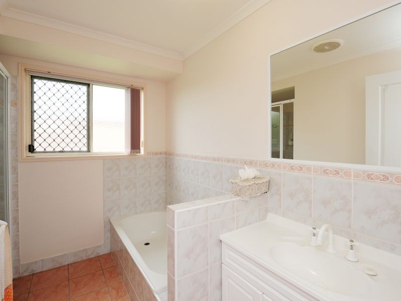 5 Sandringham Close, Telina QLD 4680