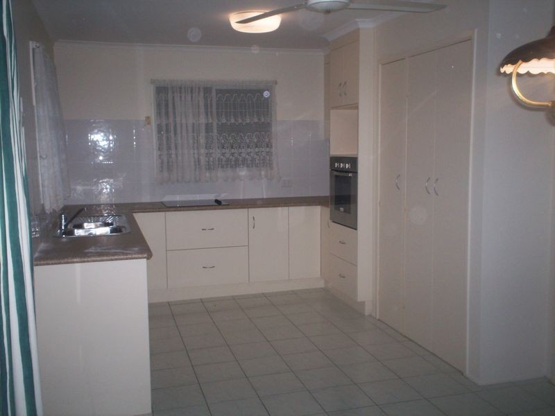 17 Cockatoo Drive, New Auckland QLD 4680