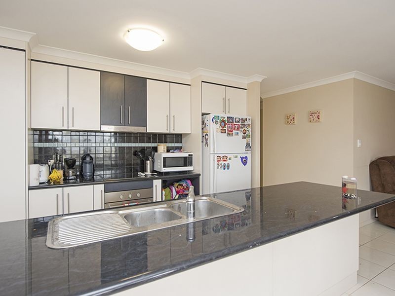 16 Skyline Drive, New Auckland QLD 4680