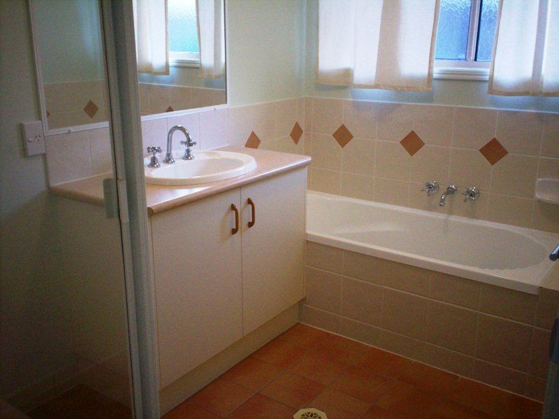 17 Deborah Street, Glen Eden QLD 4680