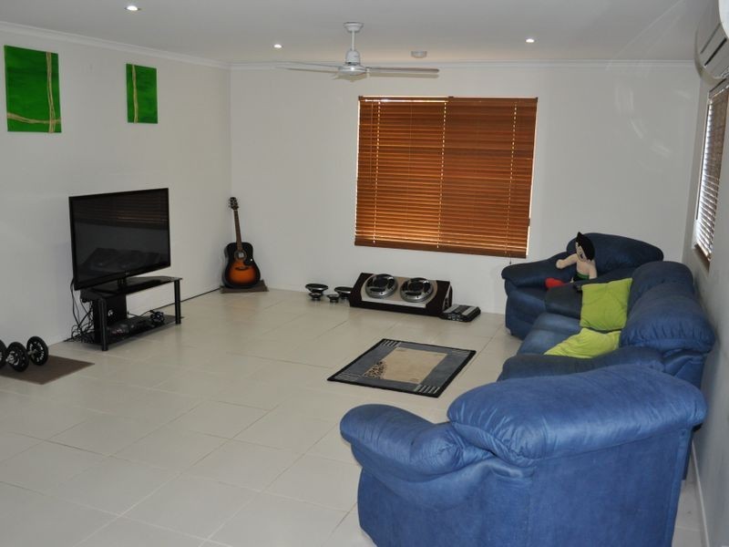 2/70 Off Lane, South Gladstone QLD 4680