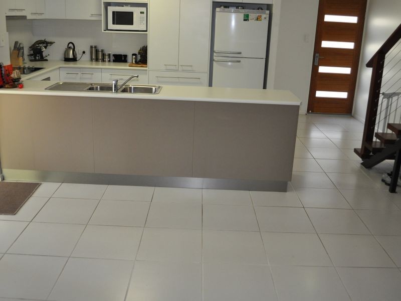 2/70 Off Lane, South Gladstone QLD 4680