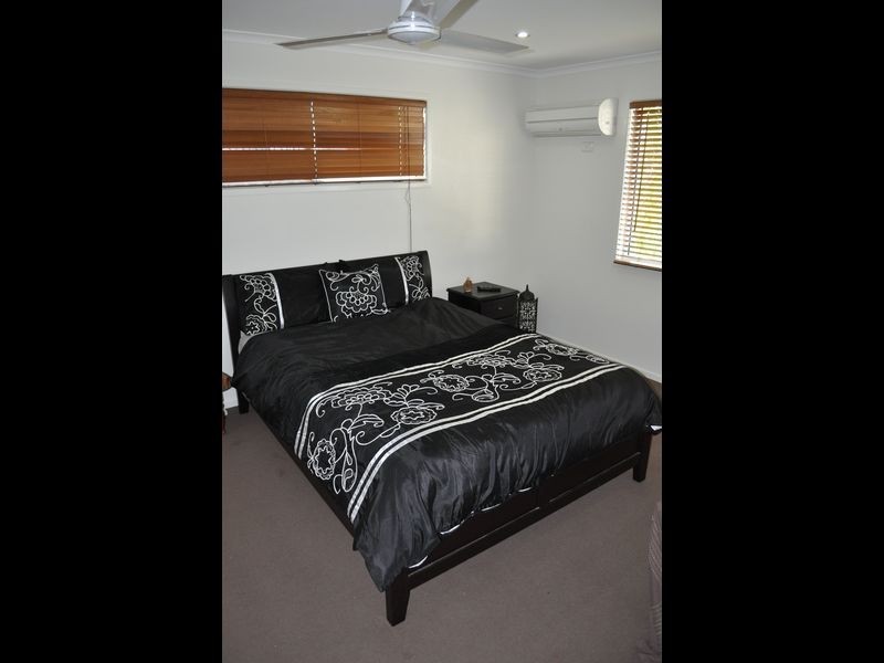 2/70 Off Lane, South Gladstone QLD 4680