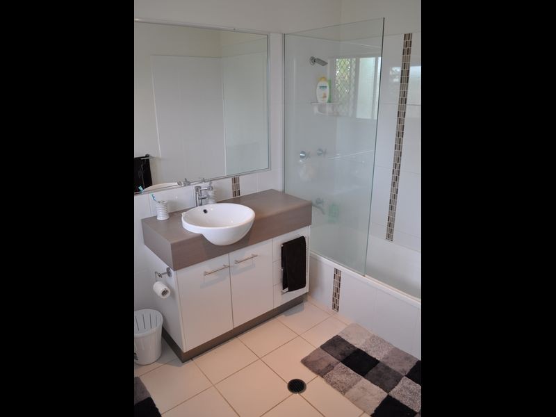 2/70 Off Lane, South Gladstone QLD 4680