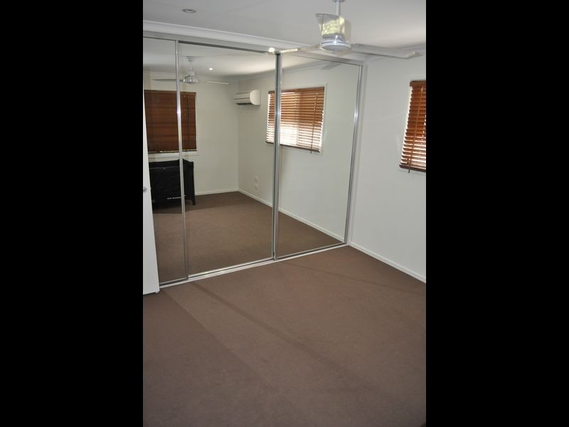 2/70 Off Lane, South Gladstone QLD 4680