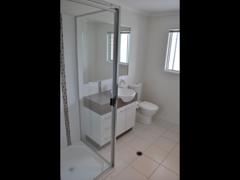 2/70 Off Lane, South Gladstone QLD 4680