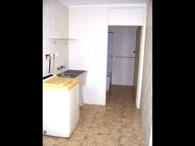 2/11 BALLENTINE STREET, Gladstone QLD 4680