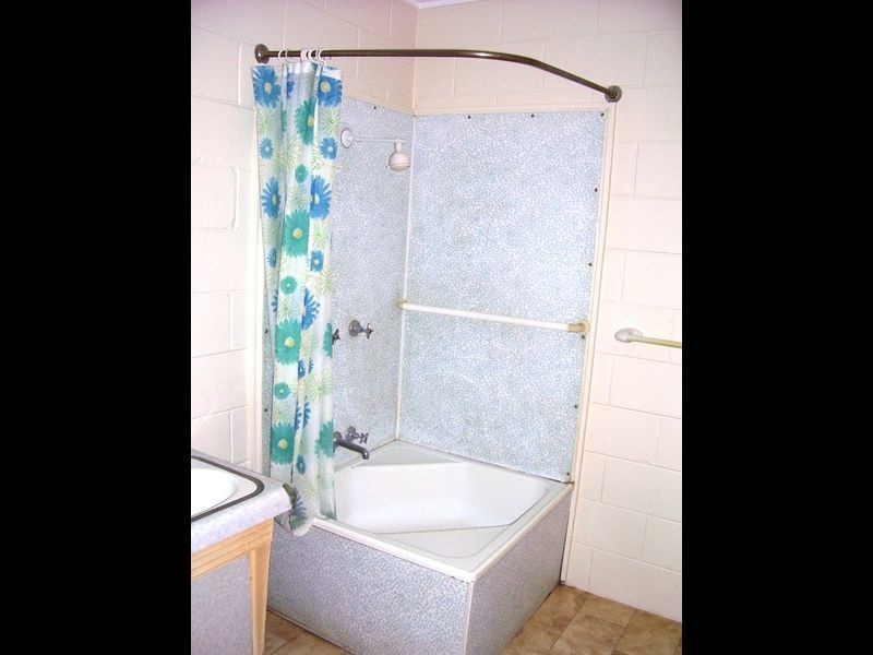 2/11 BALLENTINE STREET, Gladstone QLD 4680