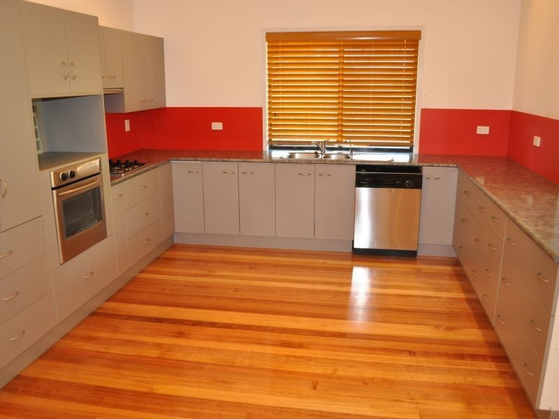 18 Llewellyn Close, Clinton QLD 4680