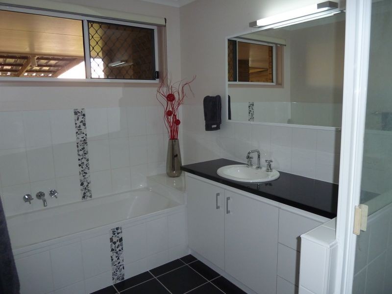 3 Barrine Close, Clinton QLD 4680