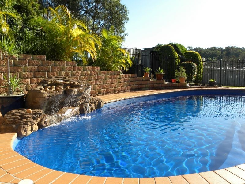 4 Fairbairn Place, Clinton QLD 4680