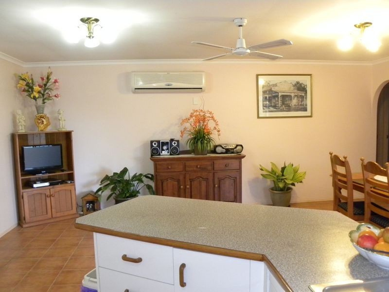 4 Fairbairn Place, Clinton QLD 4680