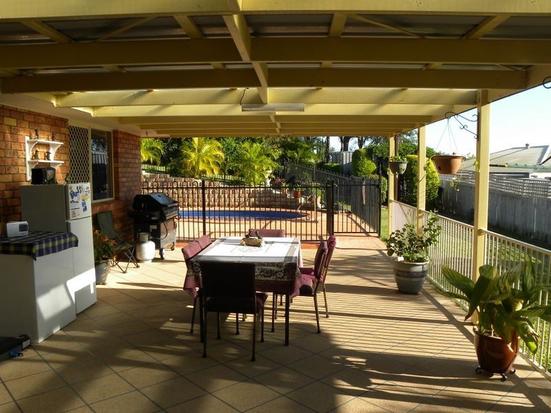 4 Fairbairn Place, Clinton QLD 4680