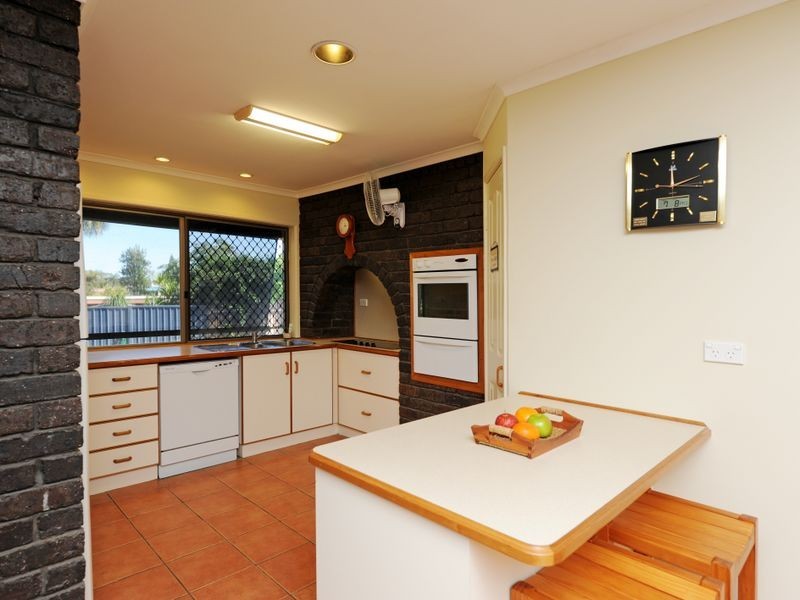 4 Illawong Court, Glen Eden QLD 4680