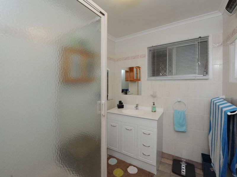 9 Rigby Crescent, West Gladstone QLD 4680