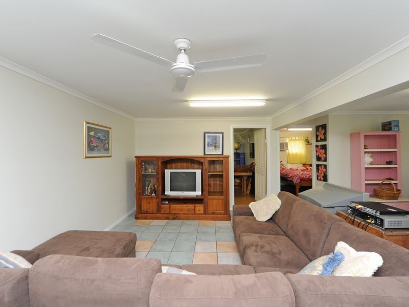 9 Rigby Crescent, West Gladstone QLD 4680