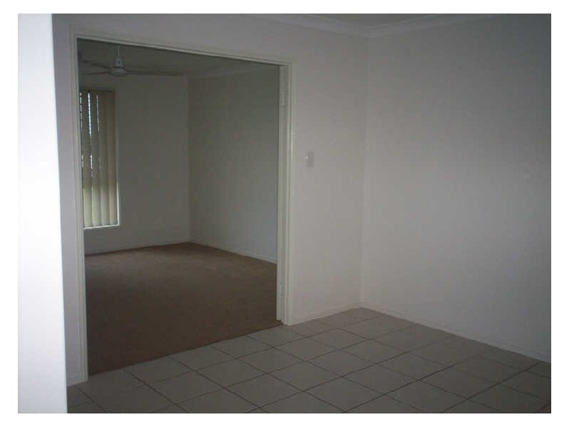 4 Linhow Crescent, Clinton QLD 4680
