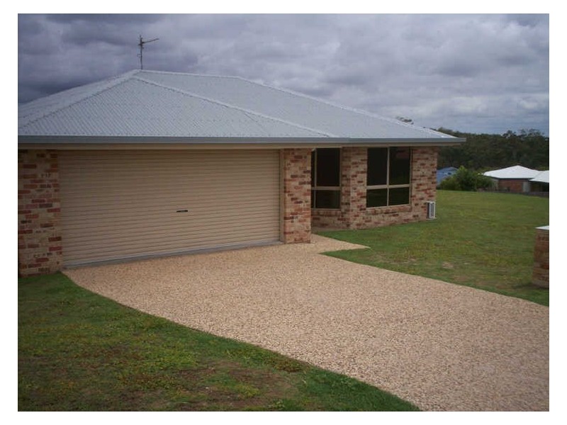 4 Linhow Crescent, Clinton QLD 4680