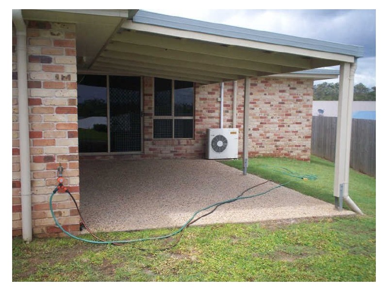 4 Linhow Crescent, Clinton QLD 4680